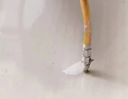 上城瓷砖空鼓维修公司专业解答在瓷砖铺贴过程中，如果使用的砂料过粗（如全部使用了粗砂），可能会导致以下问题